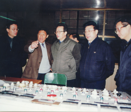 2001年12月11日省委常委宣传部长来公司视察